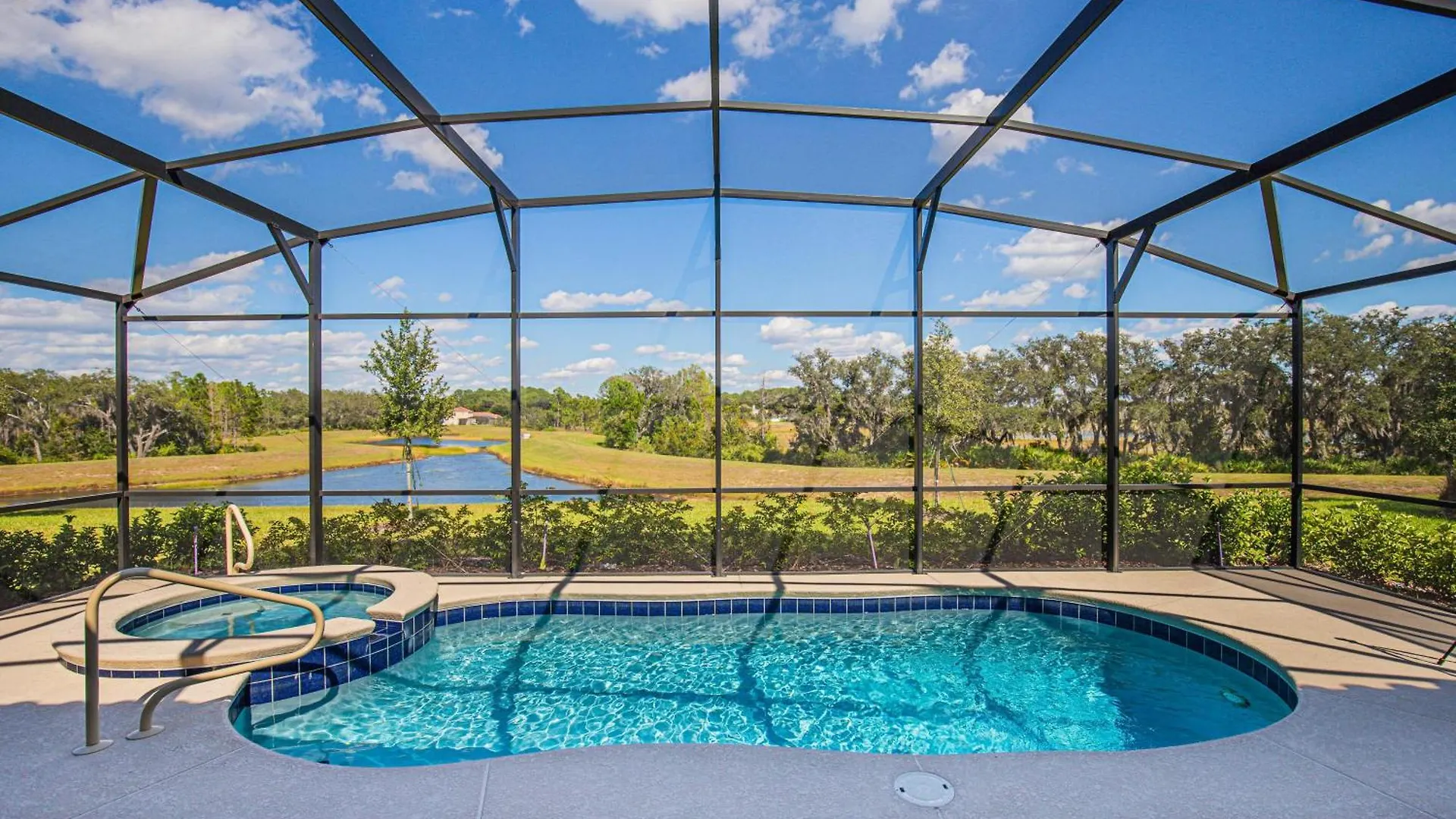 Brand New 5 Bedroom 5 Bath Pool Home 353 Davenport Holiday home
