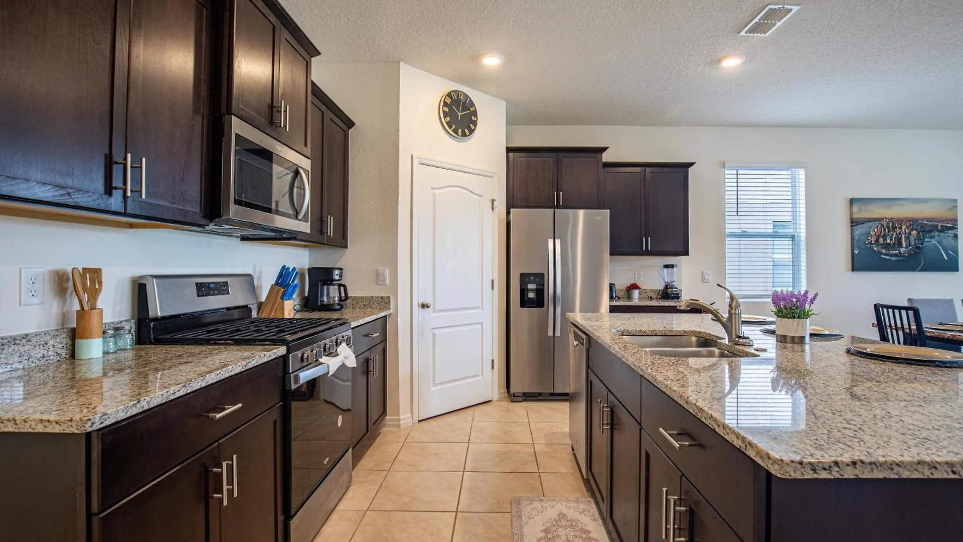 Brand New 5 Bedroom 5 Bath Pool Home 353 Davenport