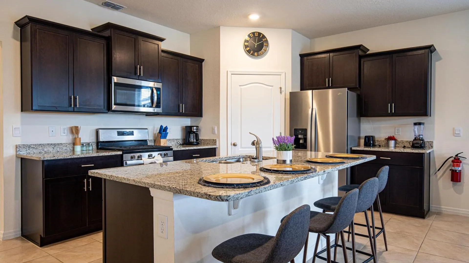 Holiday home Brand New 5 Bedroom 5 Bath Pool Home 353 Davenport