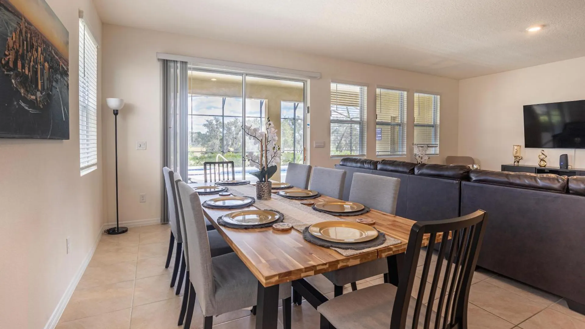 Brand New 5 Bedroom 5 Bath Pool Home 353 Davenport Holiday home