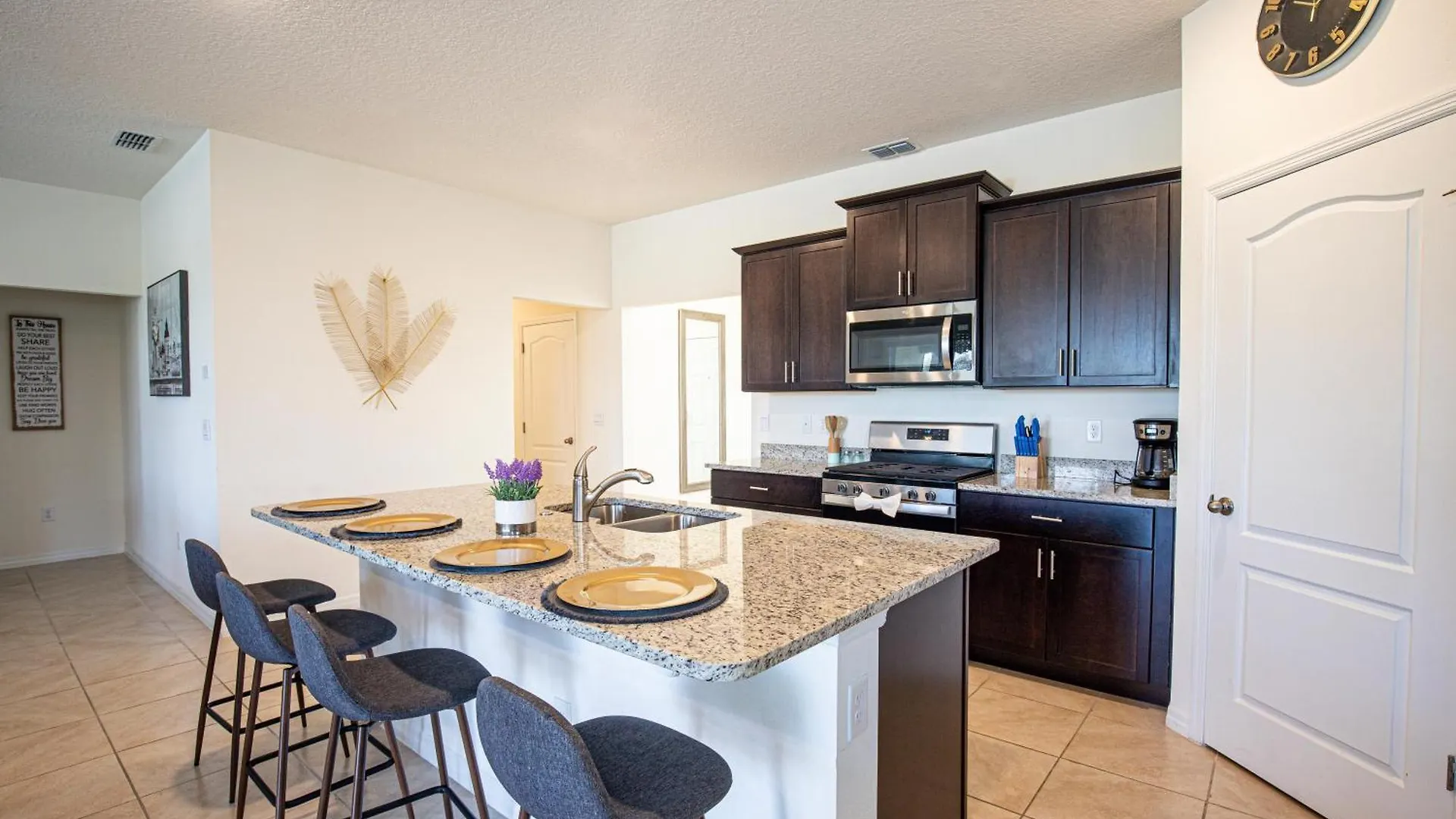 Brand New 5 Bedroom 5 Bath Pool Home 353 Davenport