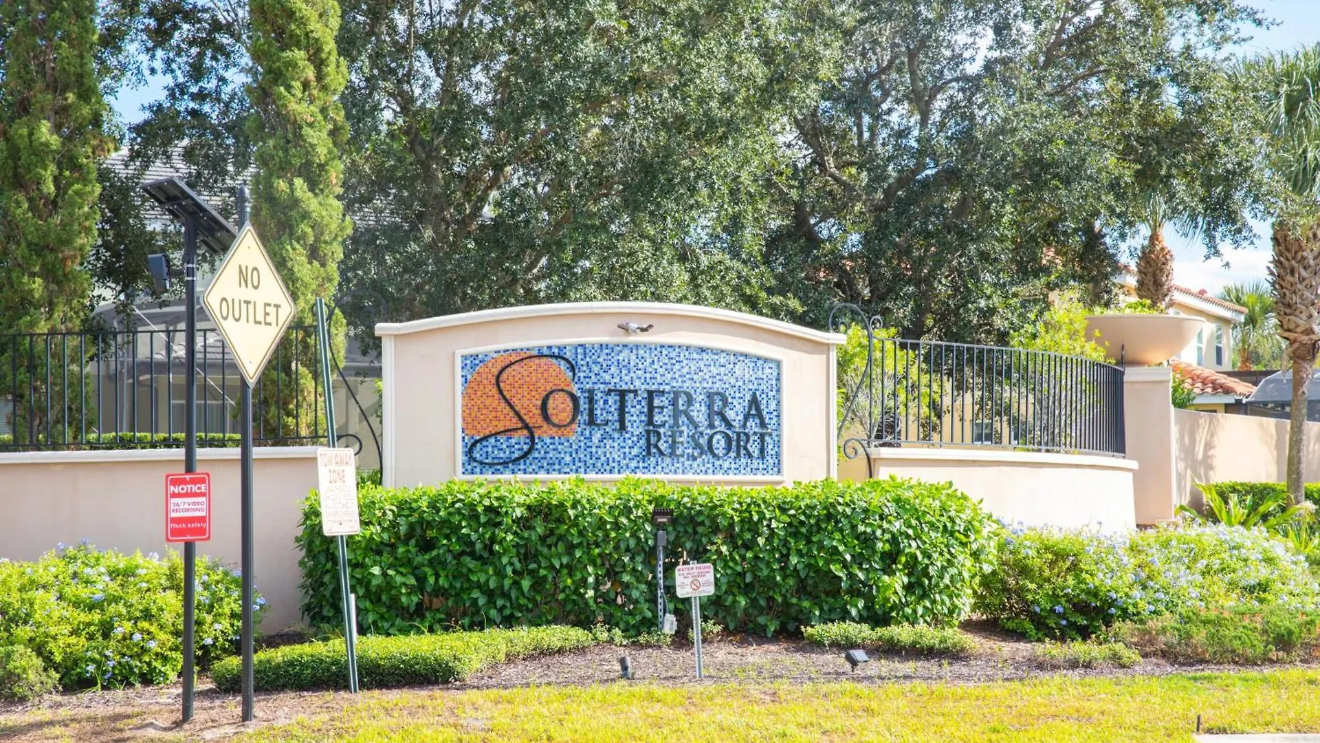 Brand New 5 Bedroom 5 Bath Pool Home 353 Davenport